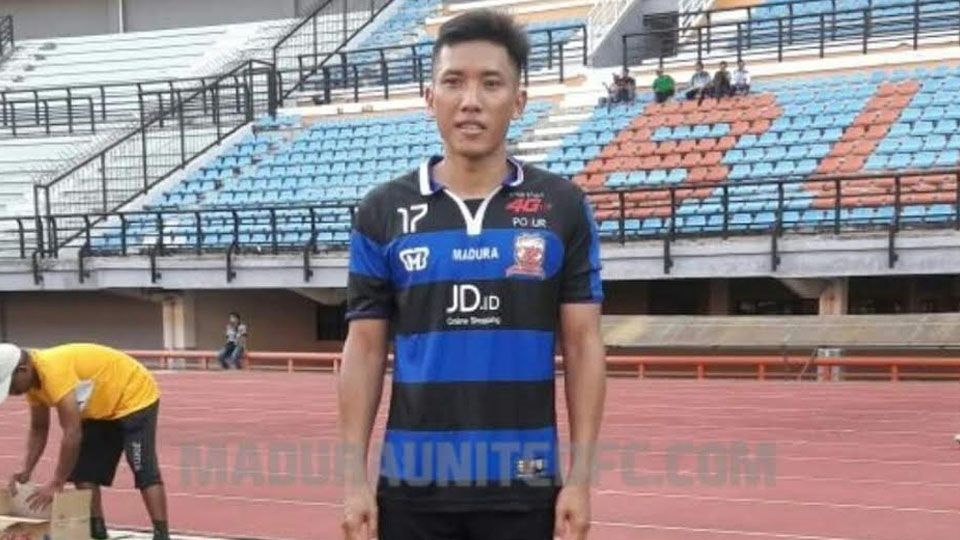 Ahmad Bustomi resmi bergabung bersama Madura United sebagai pemain pinjaman. Copyright: &copy; Madura United